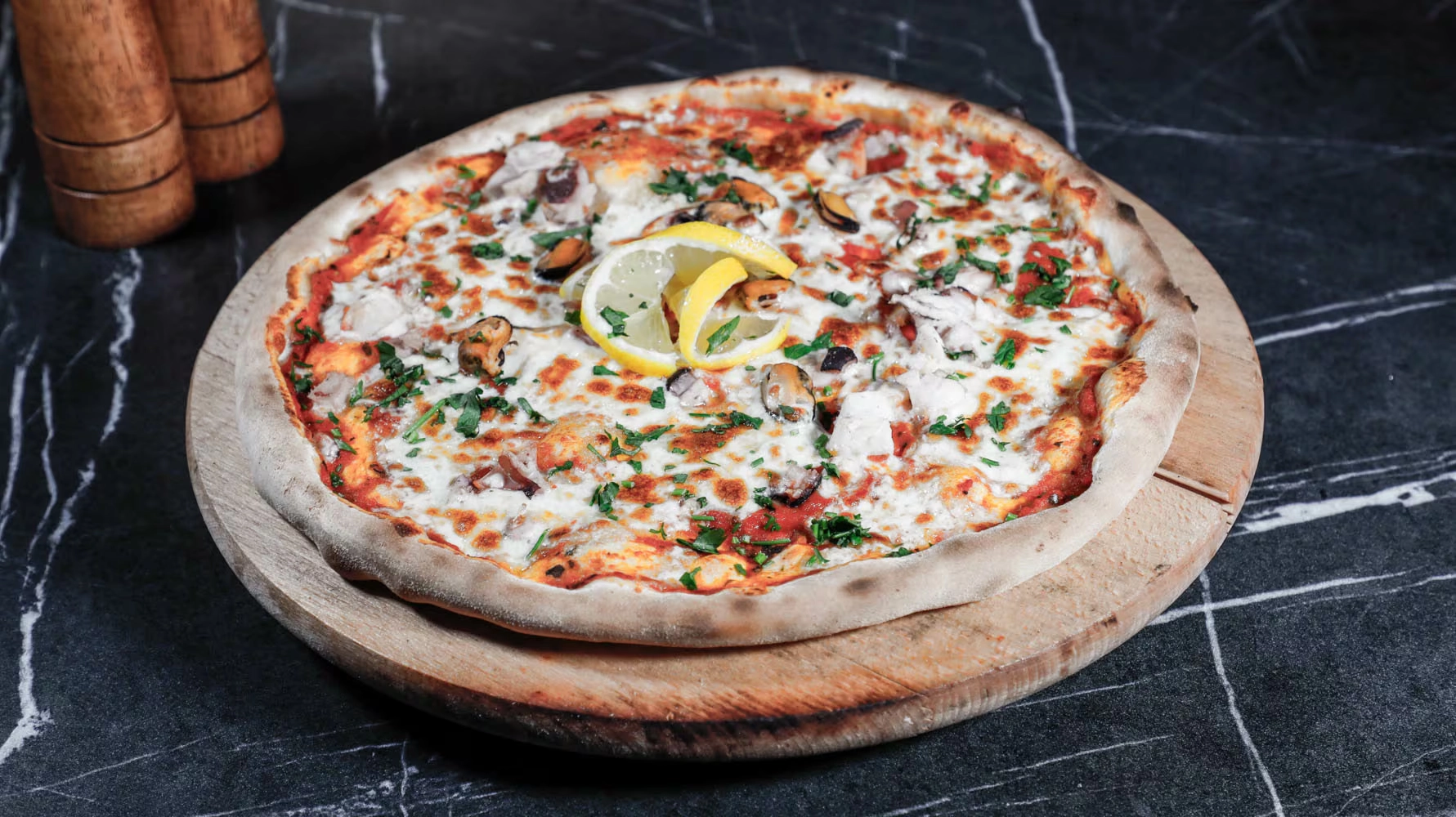 Infinity Lounge PIZZA CON FRUTTI DI MARE