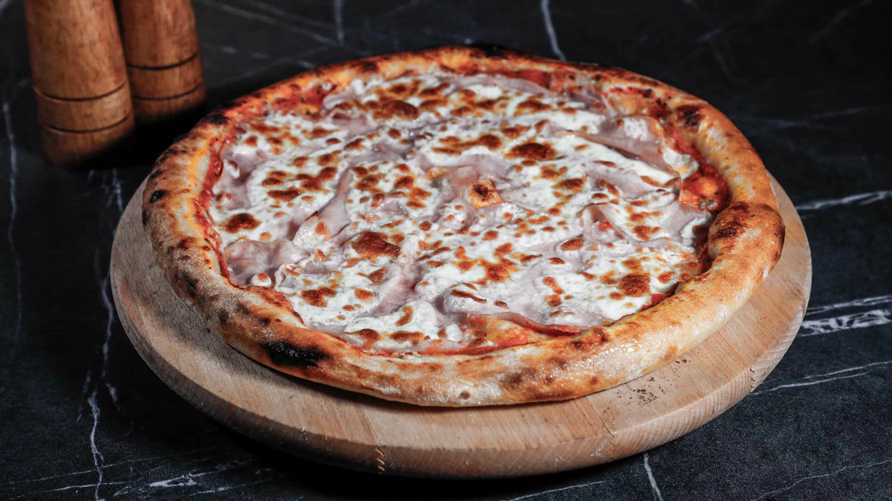Infinity Lounge PIZZA PROSCIUTTO COTTO