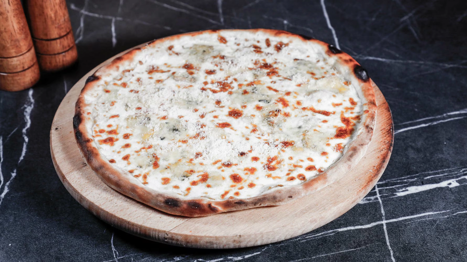 Infinity Lounge PIZZA QUATTRO FORMAGGI