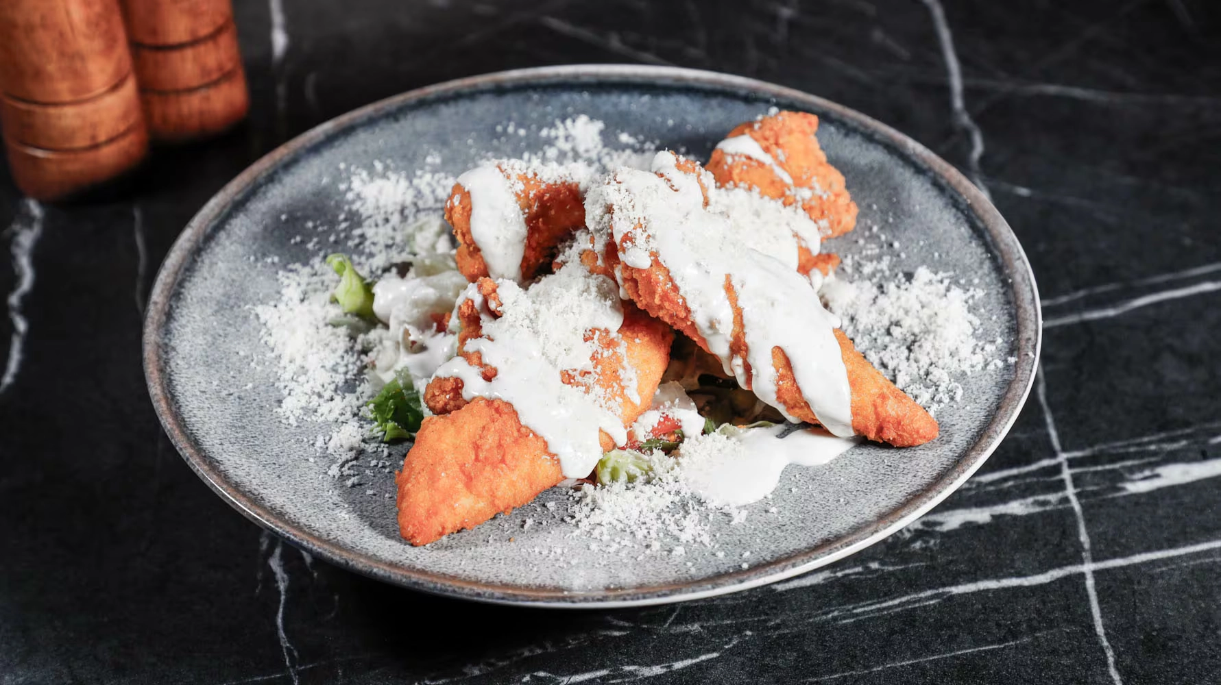 Infinity Lounge SALATA CU PUI CRISPY