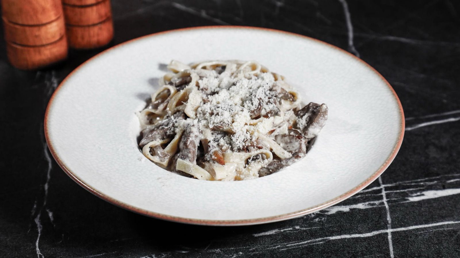 Infinity Lounge TAGLIATELLE CU MUSCHI DE VITA
