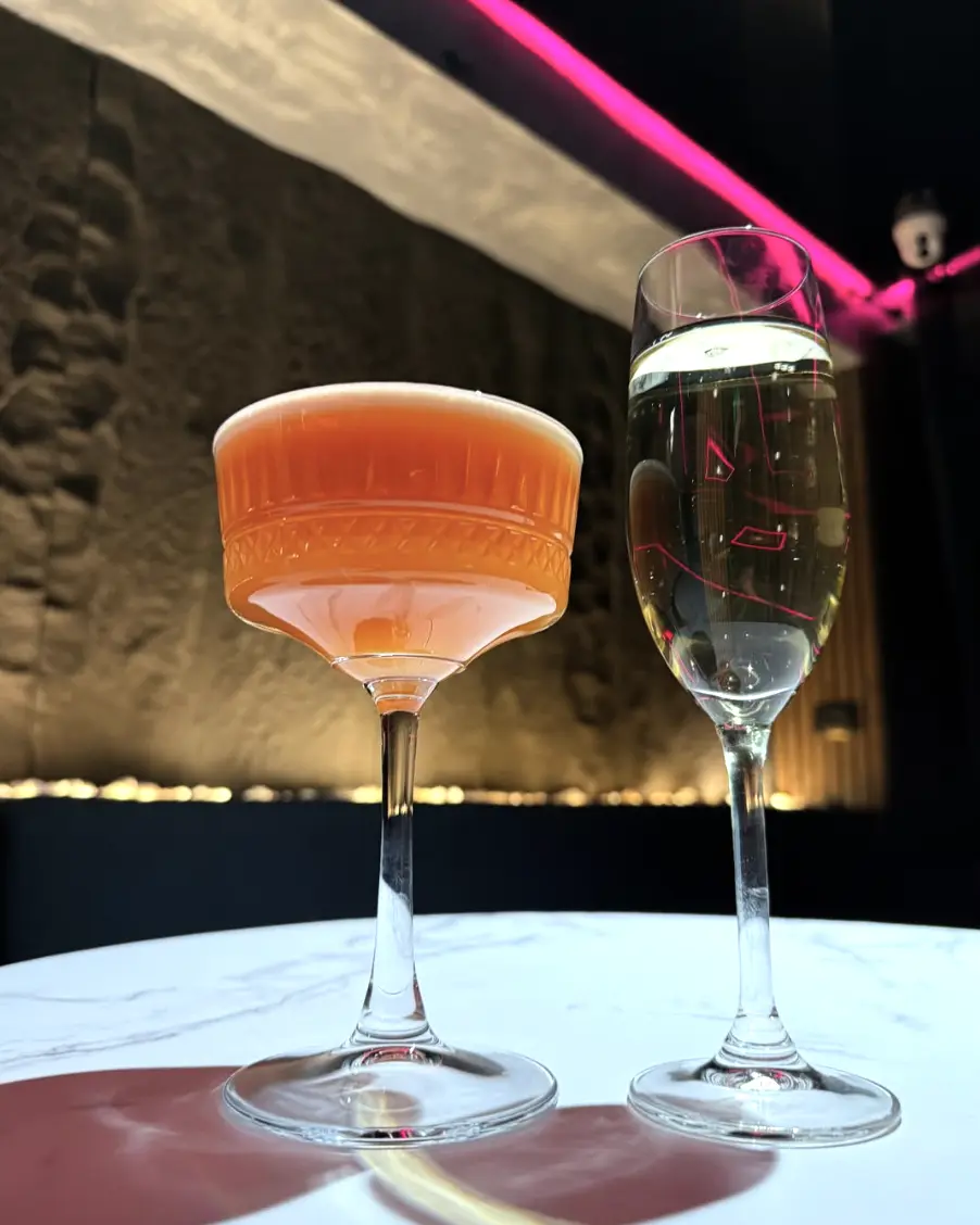 Cocktailuri rafinate și băuturi speciale servite la Infinity Lounge în București
